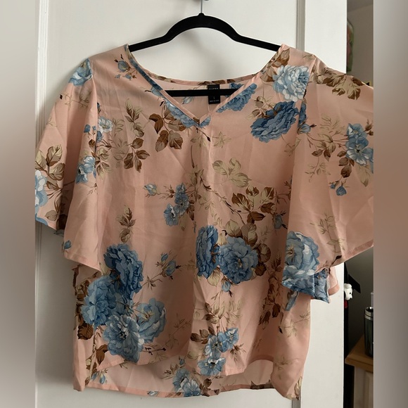 Last chance! 
Cold shoulder light pink top - Picture 2 of 7
